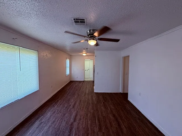 3 bed, 925 sqft, $1,095 — Photo 4