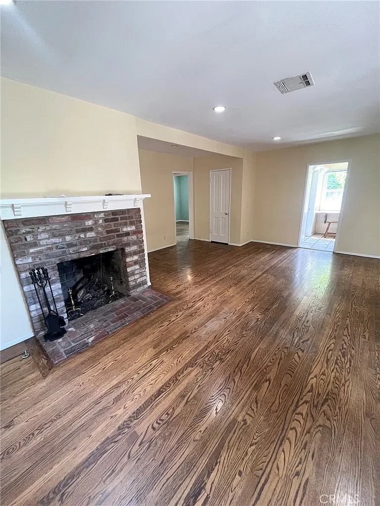 3 bed, 1405 sqft, $5,525 — Photo 4
