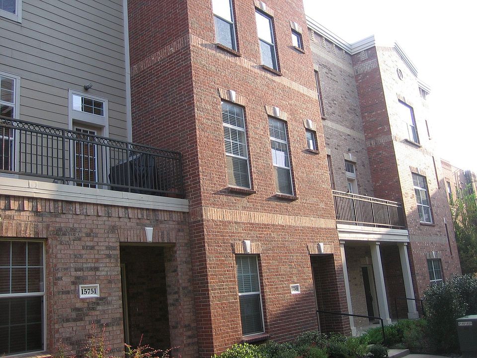 Town House in Heart of Addison