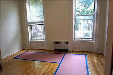 Rented by R New York