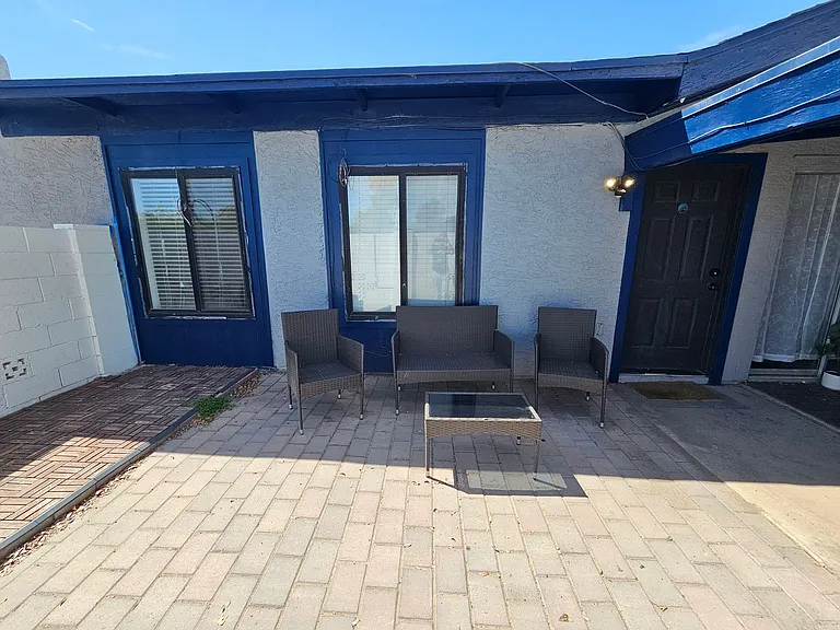 712 N Santa Barbara #1 — Photo 30