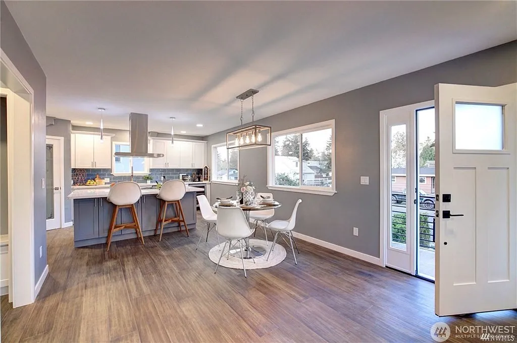 4 bed, 2.5 bath, 2490 sqft, $4,000 — Photo 1