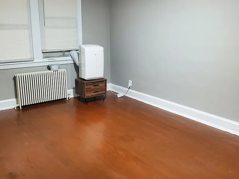 1822 C St SE #4 — Photo 10