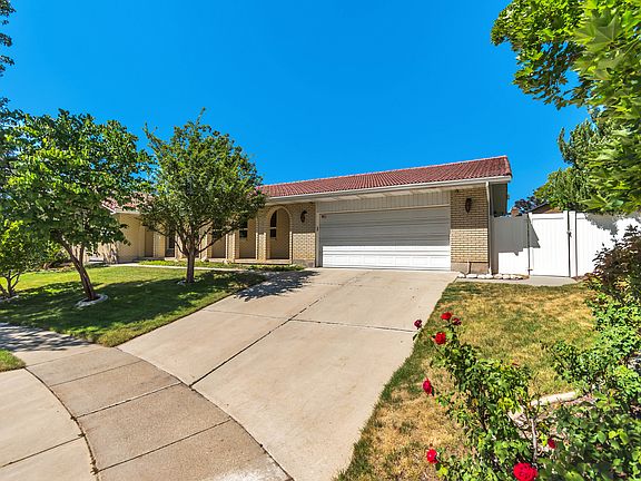 3rd image of 1602 E Nicklaus Cir