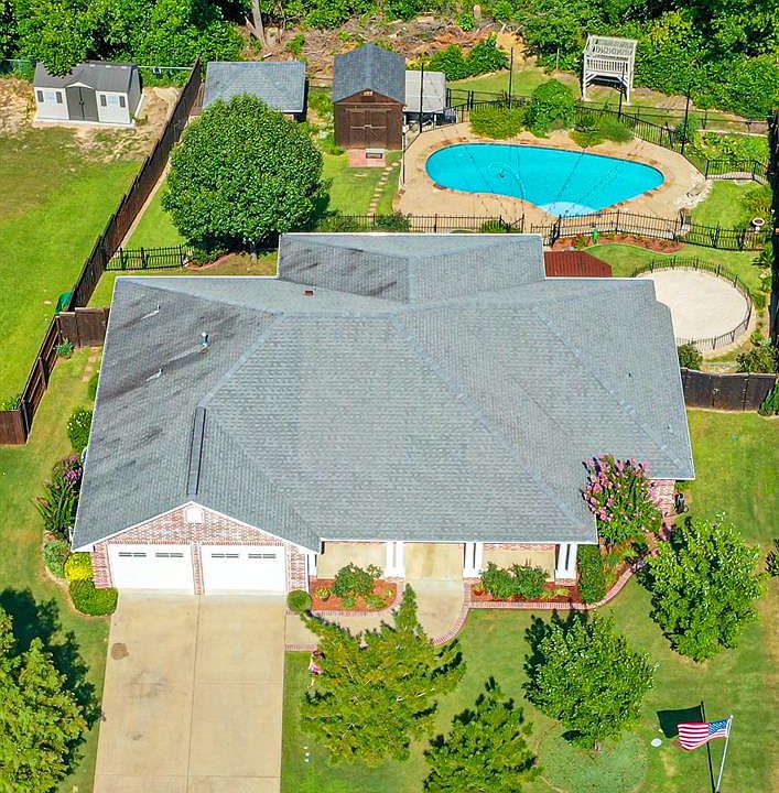1st image of 213 Heritage Ct