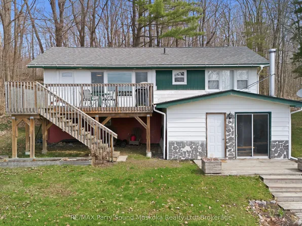 1 Woods Ln, Seguin, ON P2A 2W8