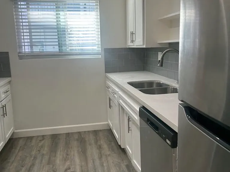 1060 S Sherbourne Dr #201 — Photo 13