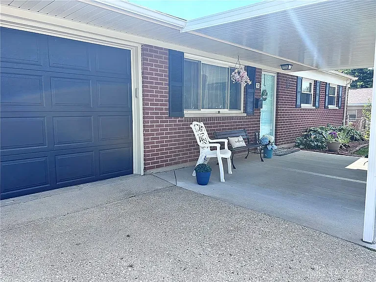 90 Brent Dr — Photo 36