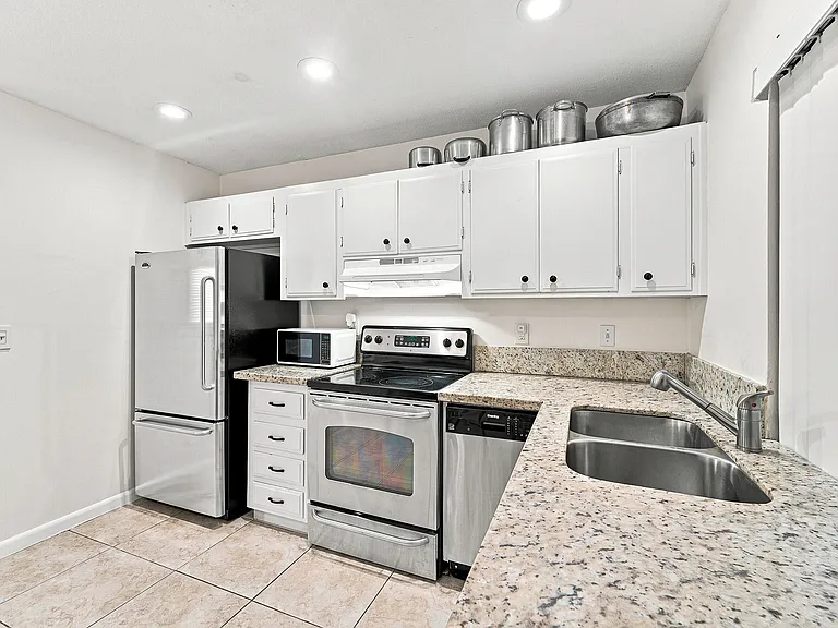 2908 NW 48th St — Photo 8