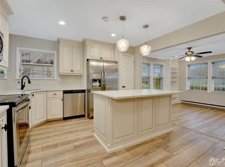 3 Aaron Burr Ct, Monroe Township, NJ 08831