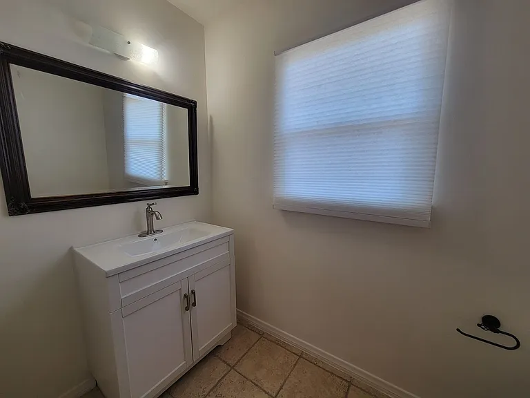 7118 Irondale Ave — Photo 10