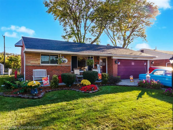 34217 Aztec Dr, Westland, MI 48185