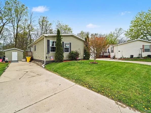 1031 Falstaff Cir, Northville, MI 48167