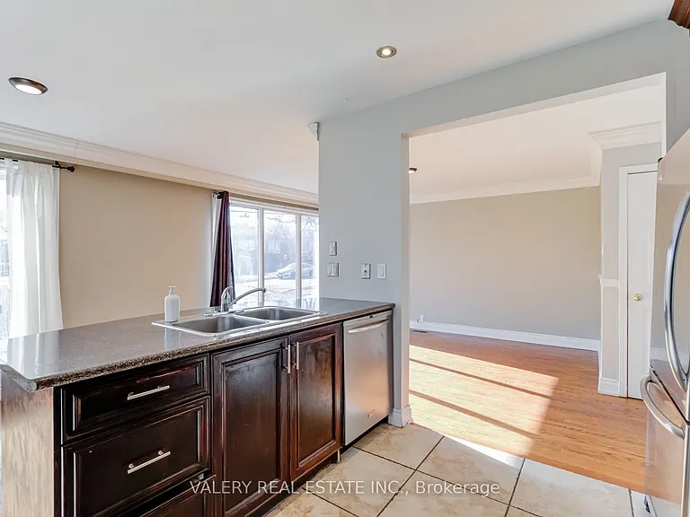 118 Dorcot Ave #MAIN — Photo 11