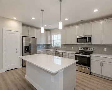 1 bed, 1.0 bath, 700 sqft, $990 — Photo 1