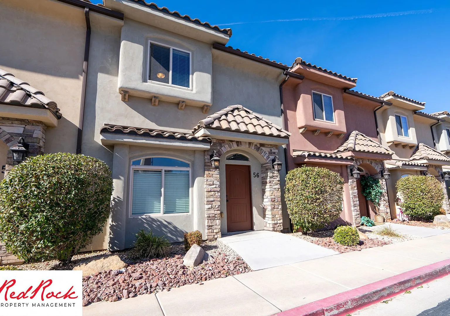 Dog Friendly, 3 Bedroom Townhome. $300 Off First Full Month's Rent! — Photo 1