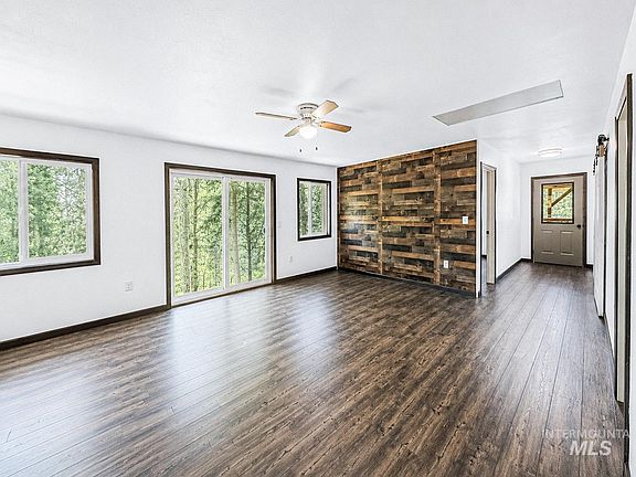 4th image of 123 Conifer Ln