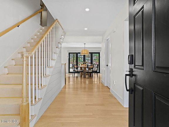 4th image of 10 Lockwood Rd