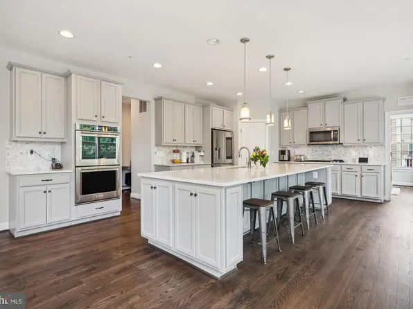 7910 Hubble Dr, Lanham, MD 20706