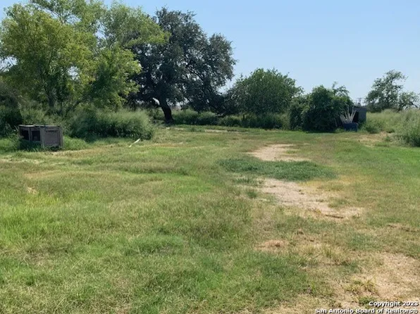 529 LOW MEADOW, Pleasanton, TX 78064