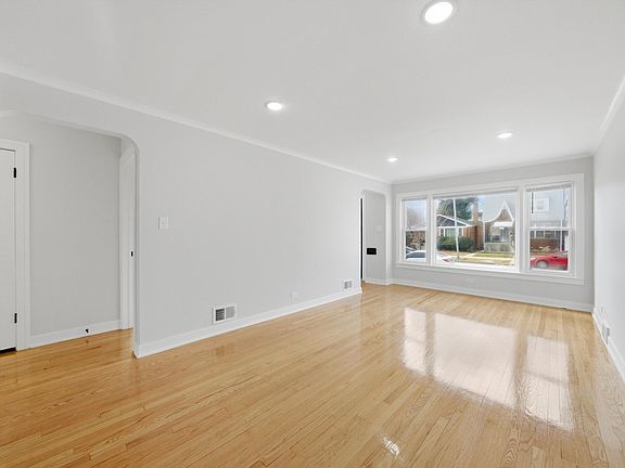 5th image of 10537 S Rhodes Ave