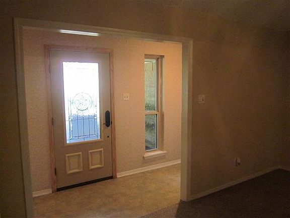 5th image of 801 Robin Ln