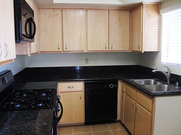 4th image of 16129 Prairie Ave