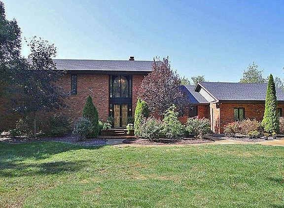 2nd image of 320 Deer Run Ln