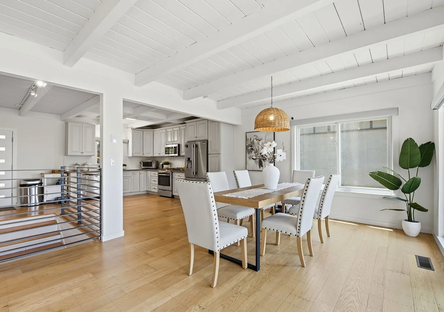 Charming 4BR House in Oakland — Photo 3