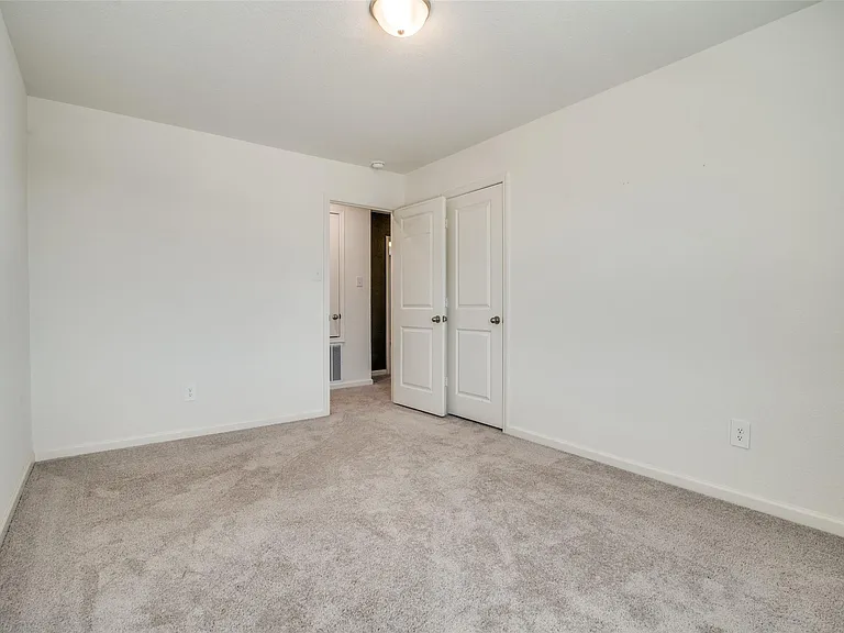 731 Yorkshire Dr — Photo 6