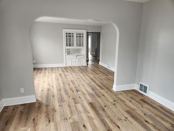 4th image of 219 Casseday Ave #2