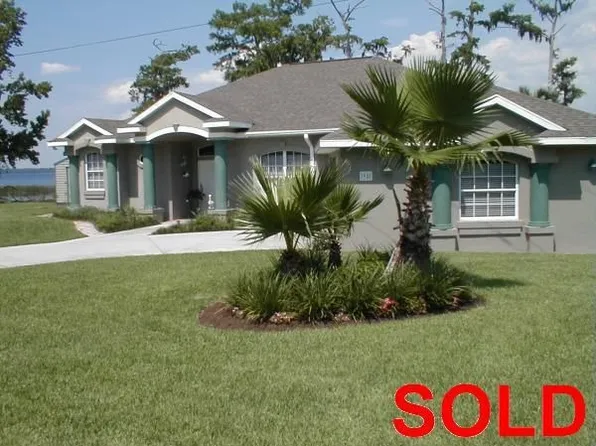 98 Lake Grove Dr, Crescent City, FL 32112