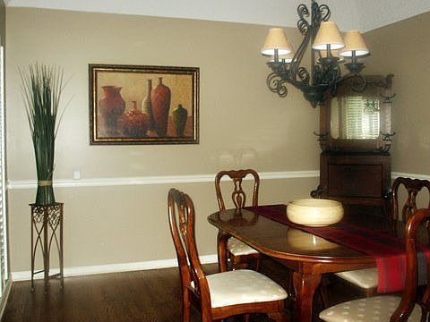 2nd image of 200 Chateau Ln