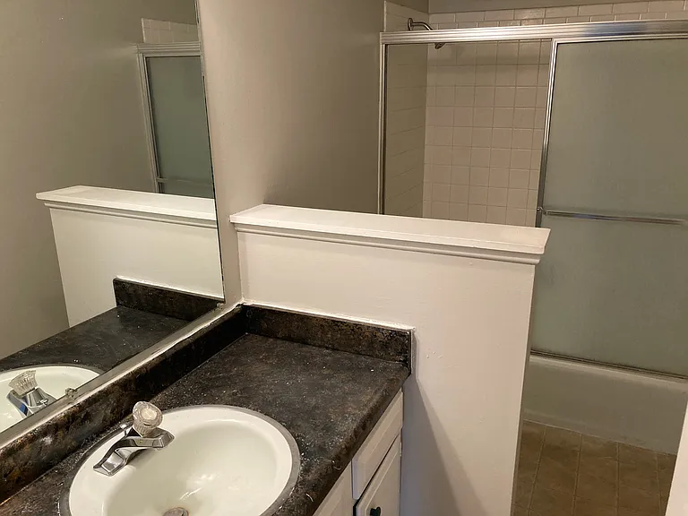 5524-5526 S 42nd Street Ct — Photo 6