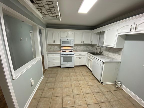 4th image of 5011 Kennedy Dr