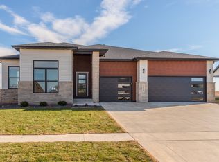 1252 Silver Oak Cir, Normal, IL 61761