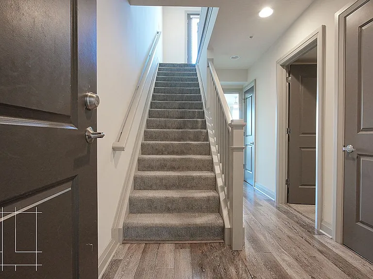 40 West — Photo 15