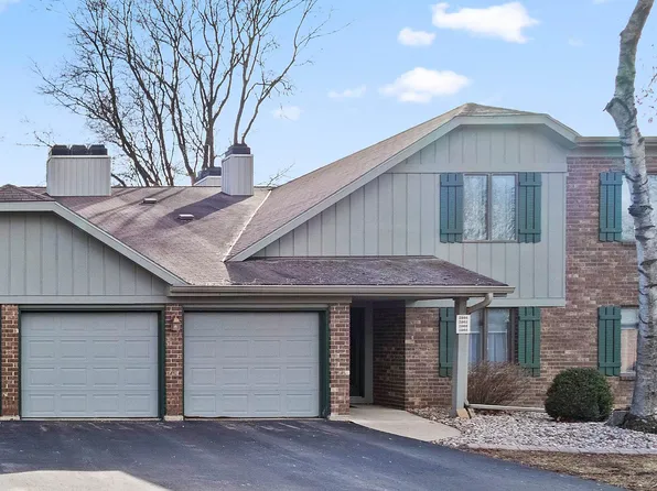 2964 Mossy Oak Cir, Green Bay, WI 54311