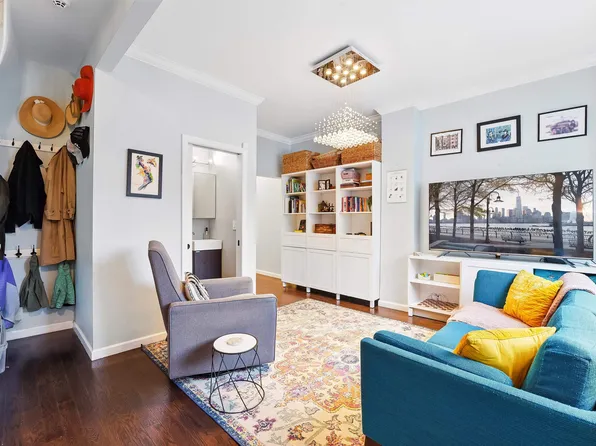 106 Griffith Street image 4 of 40