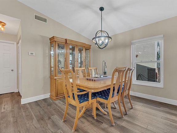 3rd image of 555 Abingdon Way