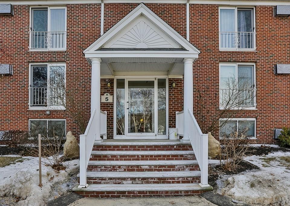 2nd image of 5 Birchwood Pt APT 203