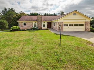 30 Saint Andrews Dr, Etowah, NC 28729