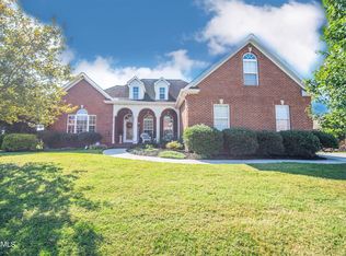210 Stonebreeze Dr, Powell, TN 37849