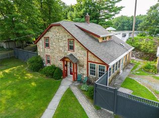 18 Stillwater Rd, Smithfield, RI 02917