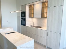 11 Yorkville Ave W