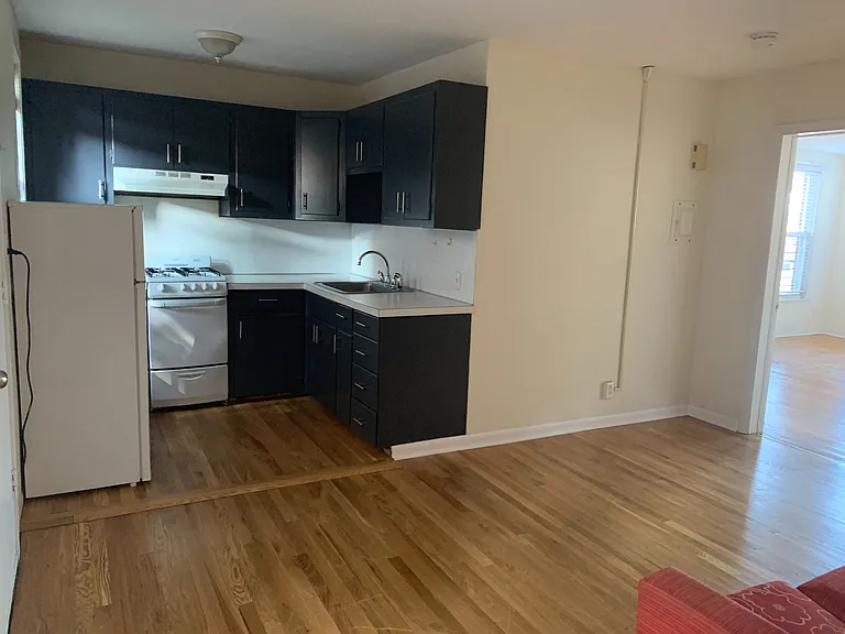 127-129 Howe St #A — Photo 7