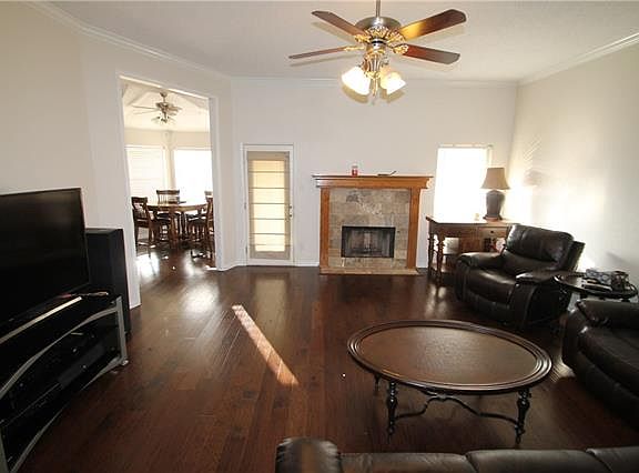 3rd image of 505 Larkspur Ct