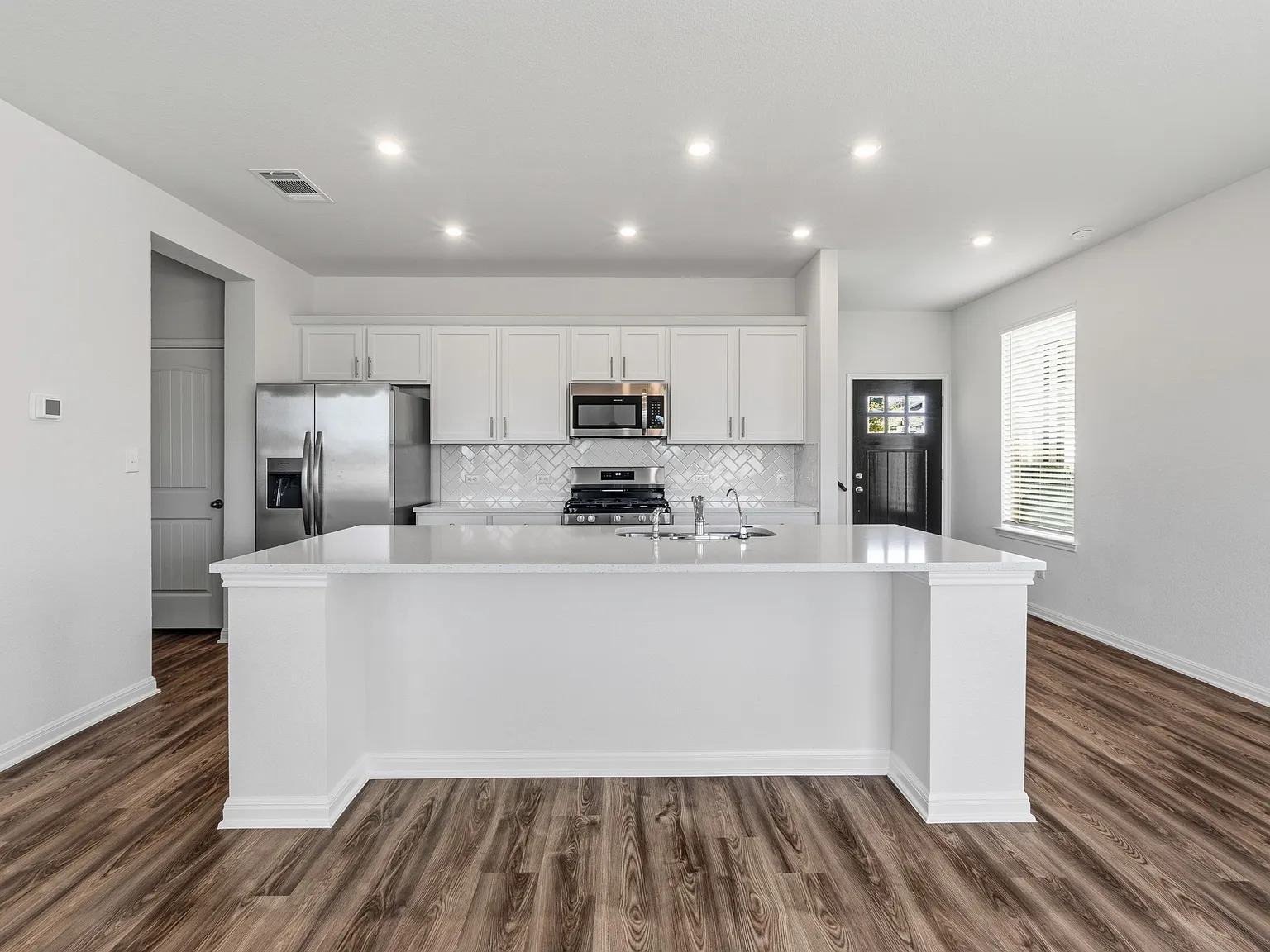 3 bed, 2.5 bath, 1602 sqft, $2,295 — Photo 4