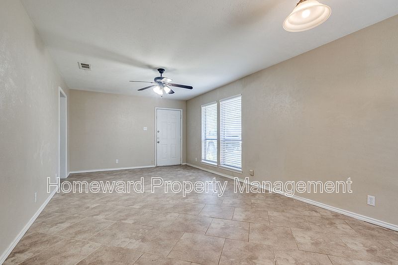 1st image of 606 Gardenview Cir