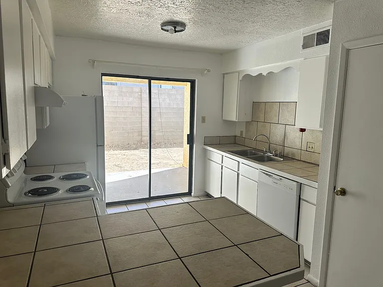 12609 Copperwood Dr NE #B — Photo 4